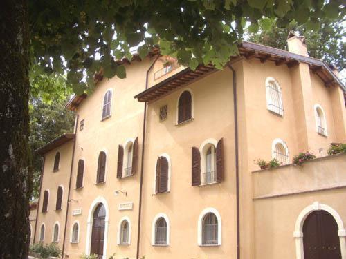 La Locanda Del Borgo เปียตราลุงกา ภายนอก รูปภาพ