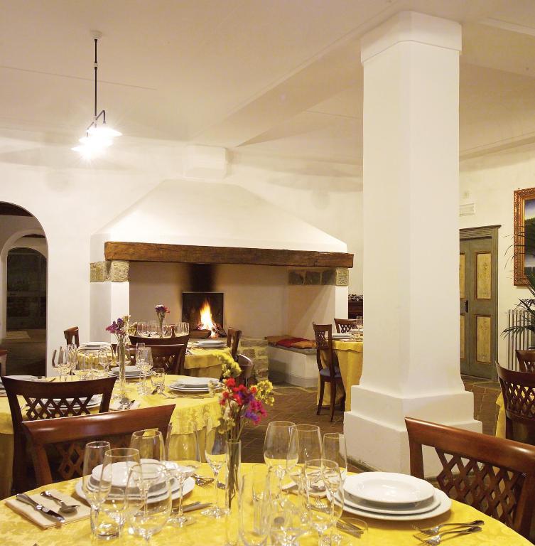 La Locanda Del Borgo เปียตราลุงกา ภายนอก รูปภาพ