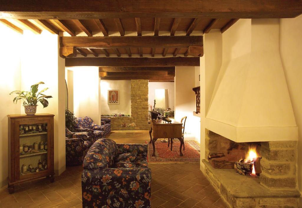 La Locanda Del Borgo เปียตราลุงกา ภายนอก รูปภาพ