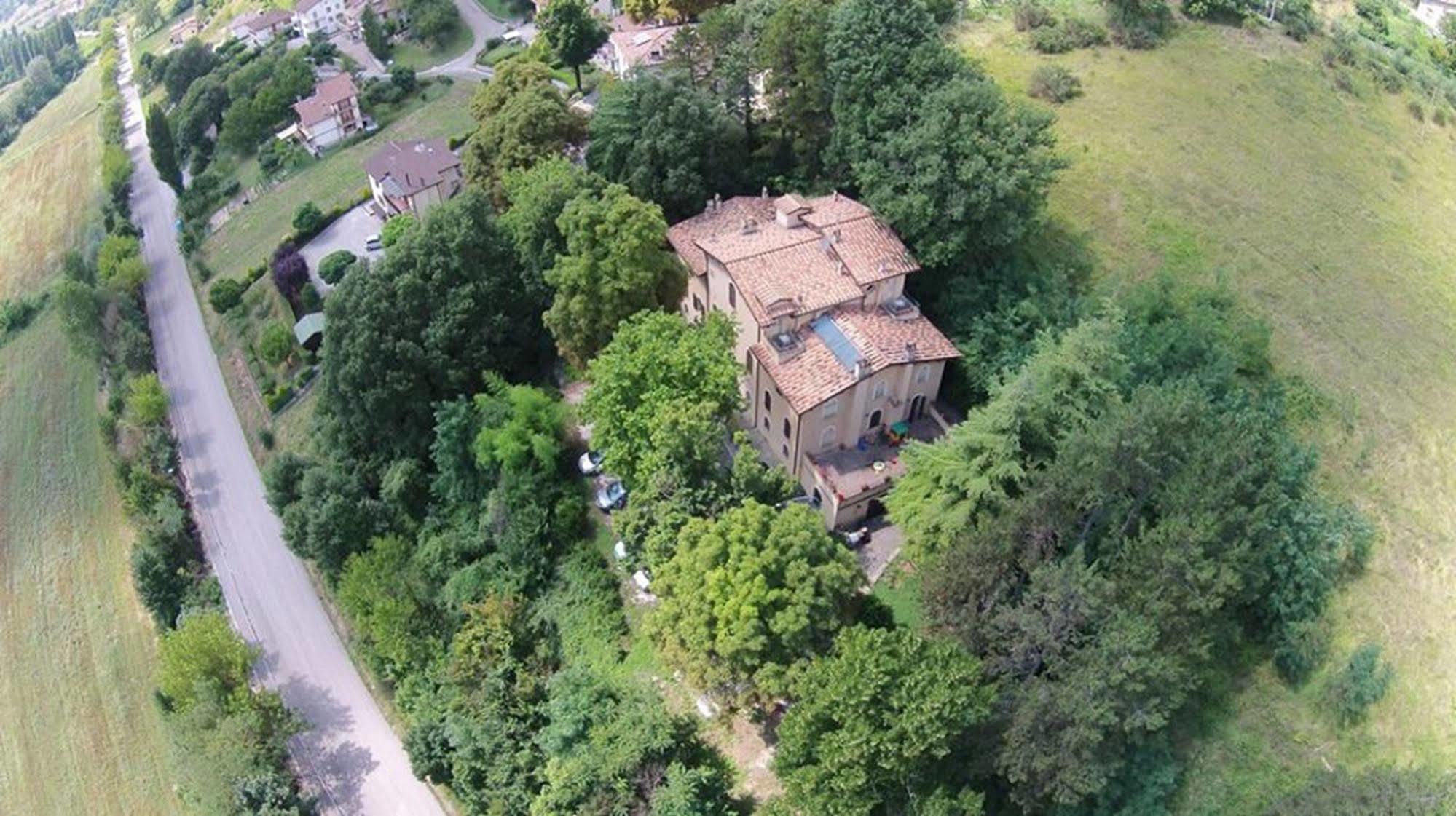 La Locanda Del Borgo เปียตราลุงกา ภายนอก รูปภาพ